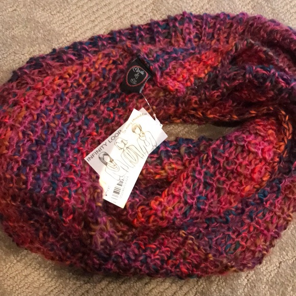 Multicolored infinity scarf - Picture 3 of 4